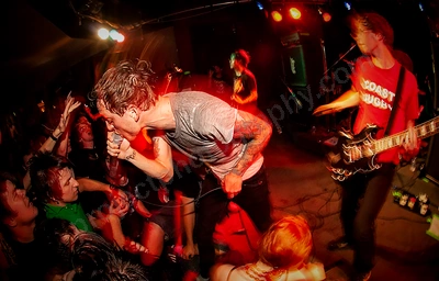 autum_to_ashes_crowd_rosemount_12_06_08.png