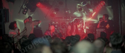 avalanches_crowd_amp_1934_wyliepic_7_10_05.jpg