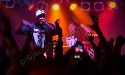 baker_boy_crowd_amp_wyliepic_5_18_07.png