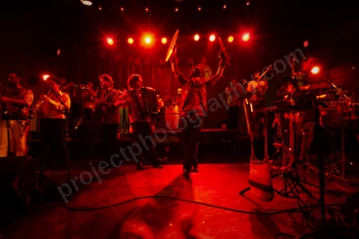 banda_conmocion_chile_wyliepic_11_09_002.png