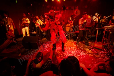 banda_conmocion_chile_wyliepic_11_09_030.png