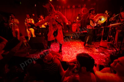 banda_conmocion_chile_wyliepic_11_09_035.png