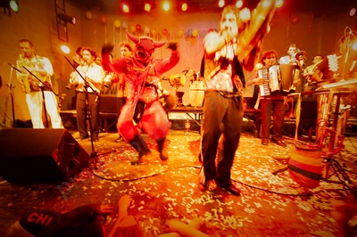 banda_conmocion_chile_wyliepic_11_09_083.png