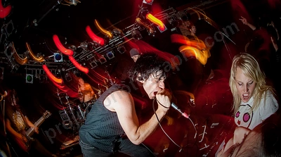 behind_crimson_eyes_crowd_amp_wyliepic_2_07_00.png