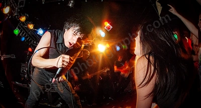 behind_crimson_eyes_crowd_amp_wyliepic_2_07_01.png