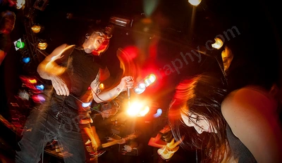 behind_crimson_eyes_crowd_amp_wyliepic_2_07_03.png