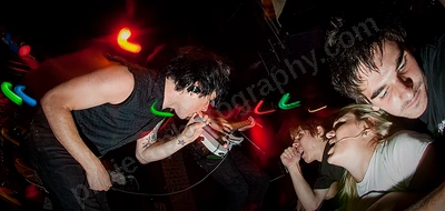 behind_crimson_eyes_crowd_amp_wyliepic_2_07_04.png