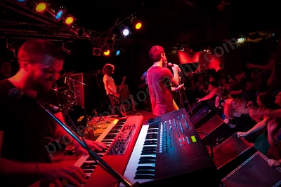 bluejuice_crowd_amp_wyliepic_4_08_ 00.png