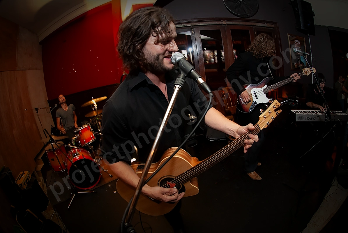 bobstock_band_scotto_wyliepic_9_6_08_00.png