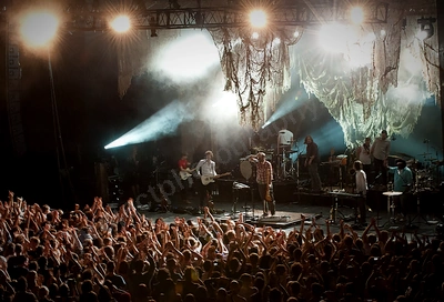 bon_ivor_crowd_red_hill_wyliepic_3_12_11.png