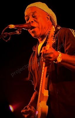 buddy_guy_blues_and_roots_wyliepic_3_08_05.png