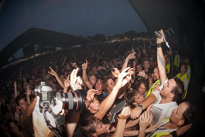 butterfly_effect_crowd_rollercoaster_wyliepic_1_2006_00.png