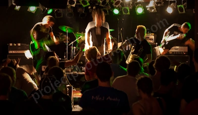carpathian_crowd_amp_wyliepic_2_2007_01.png