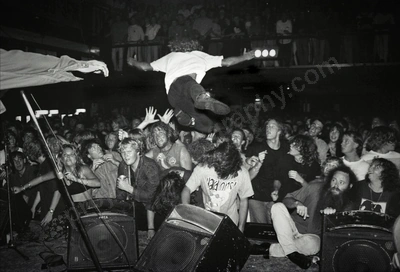 celibate_crowd_stagedive_rifles_199_wyliepic_ 00.jpg