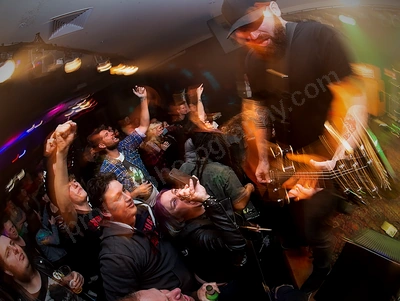 chainsaw_hookers_crowd_boston_wyliepic_24_7_2015_10.png
