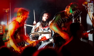 chainsaw_hookers_crowd_rosemount_wf_wyliepic_10_11_03.png