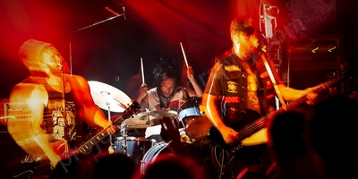 chainsaw_hookers_crowd_rosemount_wf_wyliepic_10_11_07.png