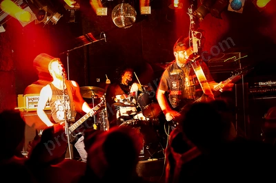 chainsaw_hookers_crowd_rosemount_wf_wyliepic_10_11_09.png