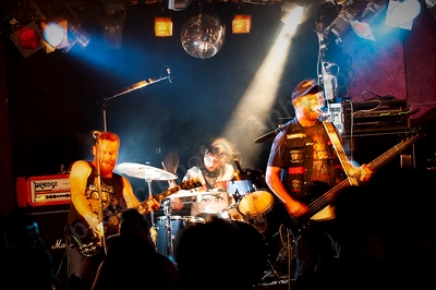 chainsaw_hookers_crowd_rosemount_wf_wyliepic_10_11_12.png