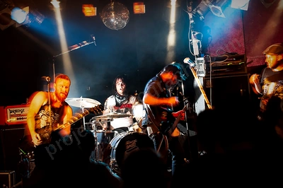 chainsaw_hookers_crowd_rosemount_wf_wyliepic_10_11_14.png