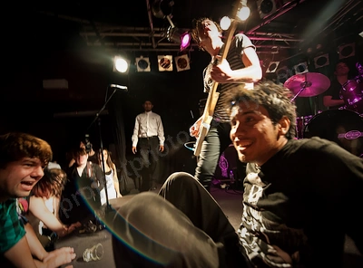children_collide_crowd_amp_wyliepic_4_09_01.png
