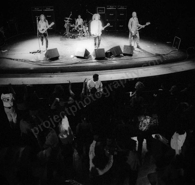 choirboys_crowd_perth_metros_1774_wyliepic_4_1_97_02.jpg