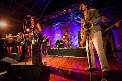Clairy Browne & The Bangin’ Rackettes