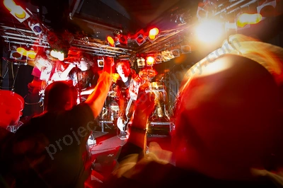 cold_fate_crowd_amps_wf_wyliepic_1_12_04.png
