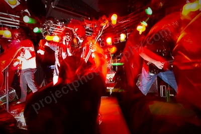 cold_fate_crowd_amps_wf_wyliepic_1_12_05.png