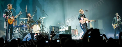 coldplay_crowd_burswood_wyliepic_2_09_01.png