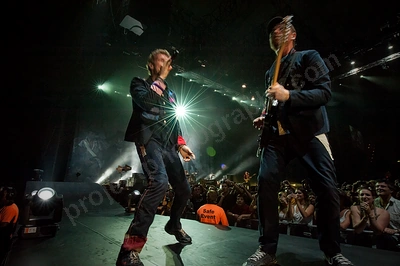 coldplay_crowd_burswood_wyliepic_2_09_75.png