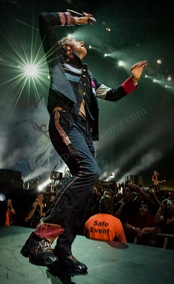 coldplay_crowd_burswood_wyliepic_2_09_76.png