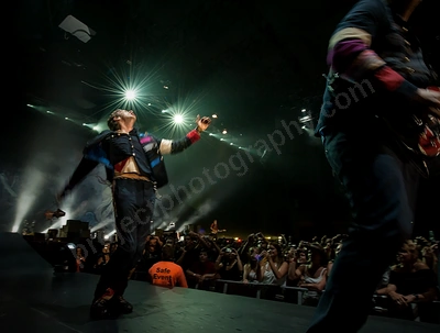 coldplay_crowd_burswood_wyliepic_2_09_77.png