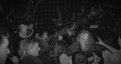 crowd_allegiance_berlin_274_wyliepic_92_01.jpg
