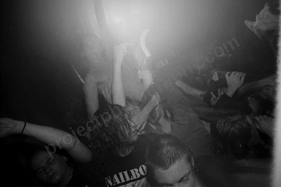 crowd_alliegance_club_atlantis_1320_wyliepic_12_95_00.jpg