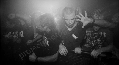 crowd_alliegance_club_atlantis_1320_wyliepic_12_95_03.jpg