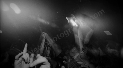 crowd_alliegance_club_atlantis_1320_wyliepic_12_95_05.jpg