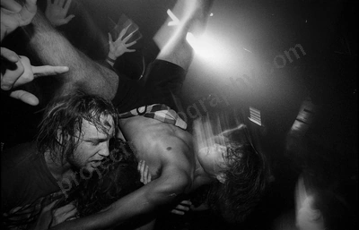 crowd_alliegance_club_atlantis_1320_wyliepic_12_95_07.jpg