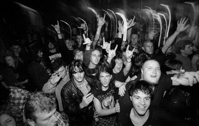 crowd_alliegance_grosvenor_946_wyliepic_9_94_03.jpg