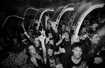 crowd_alliegance_grosvenor_946_wyliepic_9_94_04.jpg