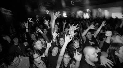 crowd_alliegance_grosvenor_946_wyliepic_9_94_05.jpg
