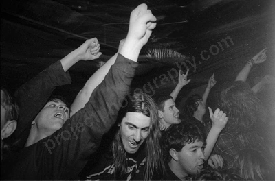 crowd_alliegance_grosvenor_946_wyliepic_9_94_07.jpg
