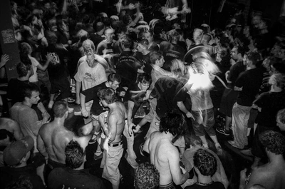 crowd_antiflag_amp_2543_wyliepic_2_2005_01.jpg