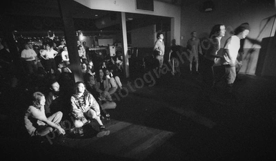 crowd_aquarium_swanny_1305_wyliepic_9_95_02.jpg