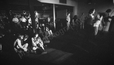 crowd_aquarium_swanny_1305_wyliepic_9_95_03.jpg