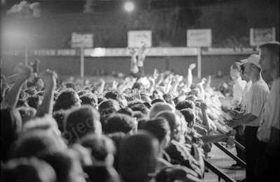 crowd_beastie_boys_summersault_1462_wyliepic_7_1_95_04_FILM.jpg