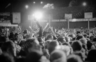 crowd_beastie_boys_summersault_1462_wyliepic_7_1_95_08_FILM.jpg