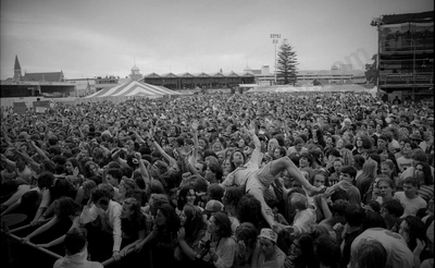 crowd_big_day_out_434_wyliepic_1_93_10_FILM.jpg