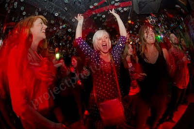 crowd_bob_gordons_amp_wyliepic_9_13_02.png