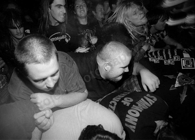 crowd_bones_alliegance_grosvenor_946_wyliepic_9_94_00.jpg